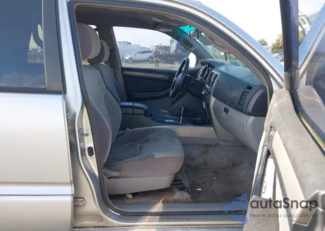 2004 Toyota 4Runner Sr5 V6 z USA, uszkodzony, nr VIN JTEBU14R640024509